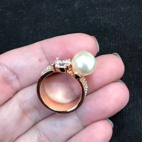 Gorgeous ring. 18kgold plated! Pearl and Crystal. - Picture 2 of 4